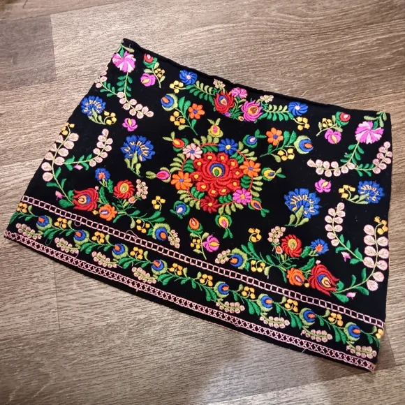 Zara Black Floral Embroidered Mini Skirt - Picture 1 of 4